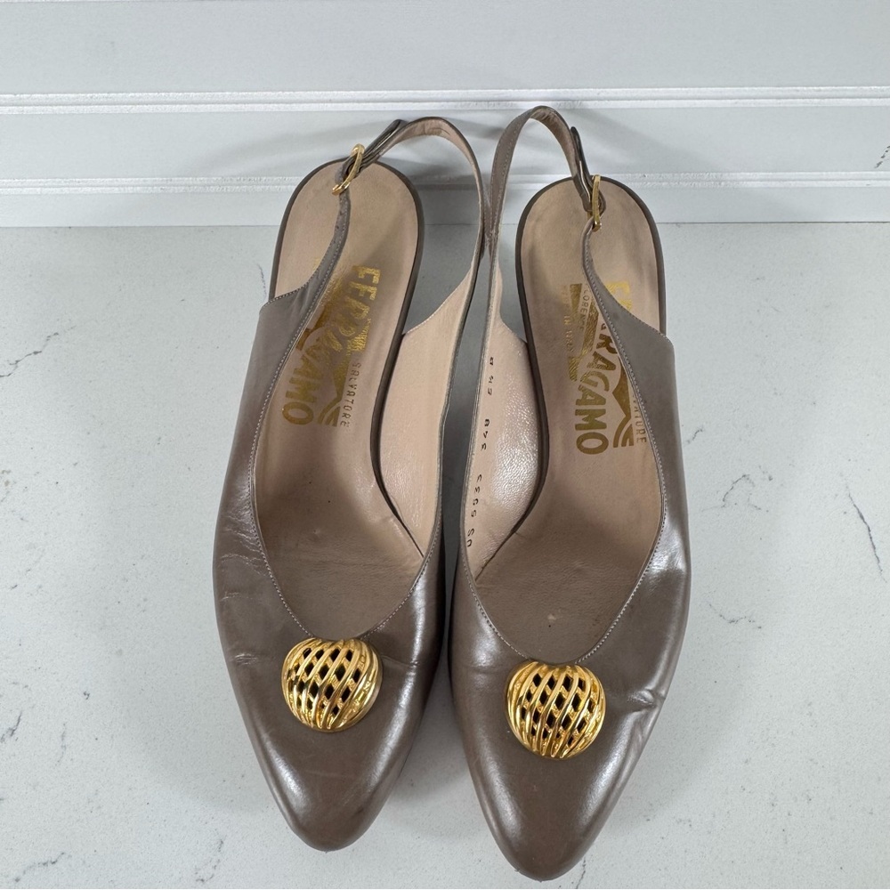 Salvatore Ferragamo VINTAGE Slingback Pumps, Taupe, Size 5.5B - Picture 3 of 13